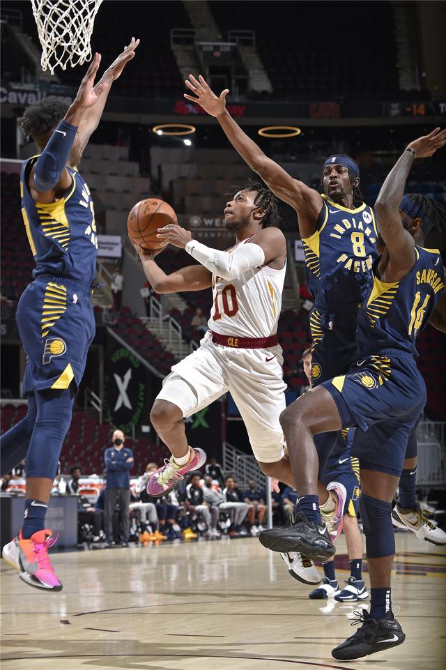 置举足轻重 置举足轻重